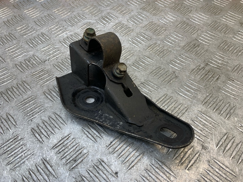 Крепление стабилизатора заднее правое Camry 2008 V40 2AZFE Крепление стабилизатора заднее правое Camry 2008 V40 2AZFE