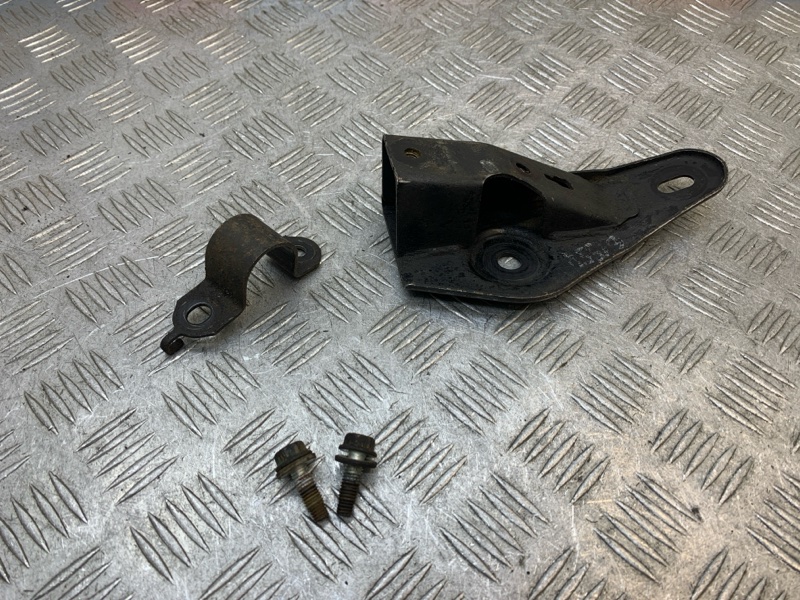 Крепление стабилизатора заднее правое Camry 2008 V40 2AZFE Крепление стабилизатора заднее правое Camry 2008 V40 2AZFE