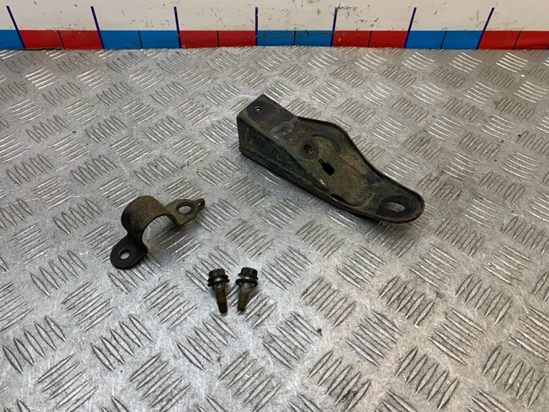 Крепление стабилизатора заднее левое Camry 2008 V40 2AZFE