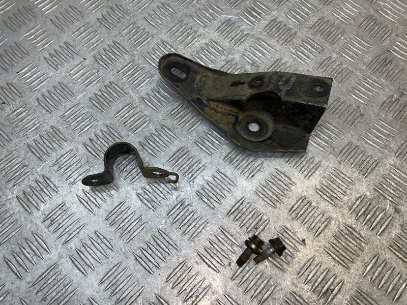 Крепление стабилизатора заднее левое Camry 2008 V40 2AZFE