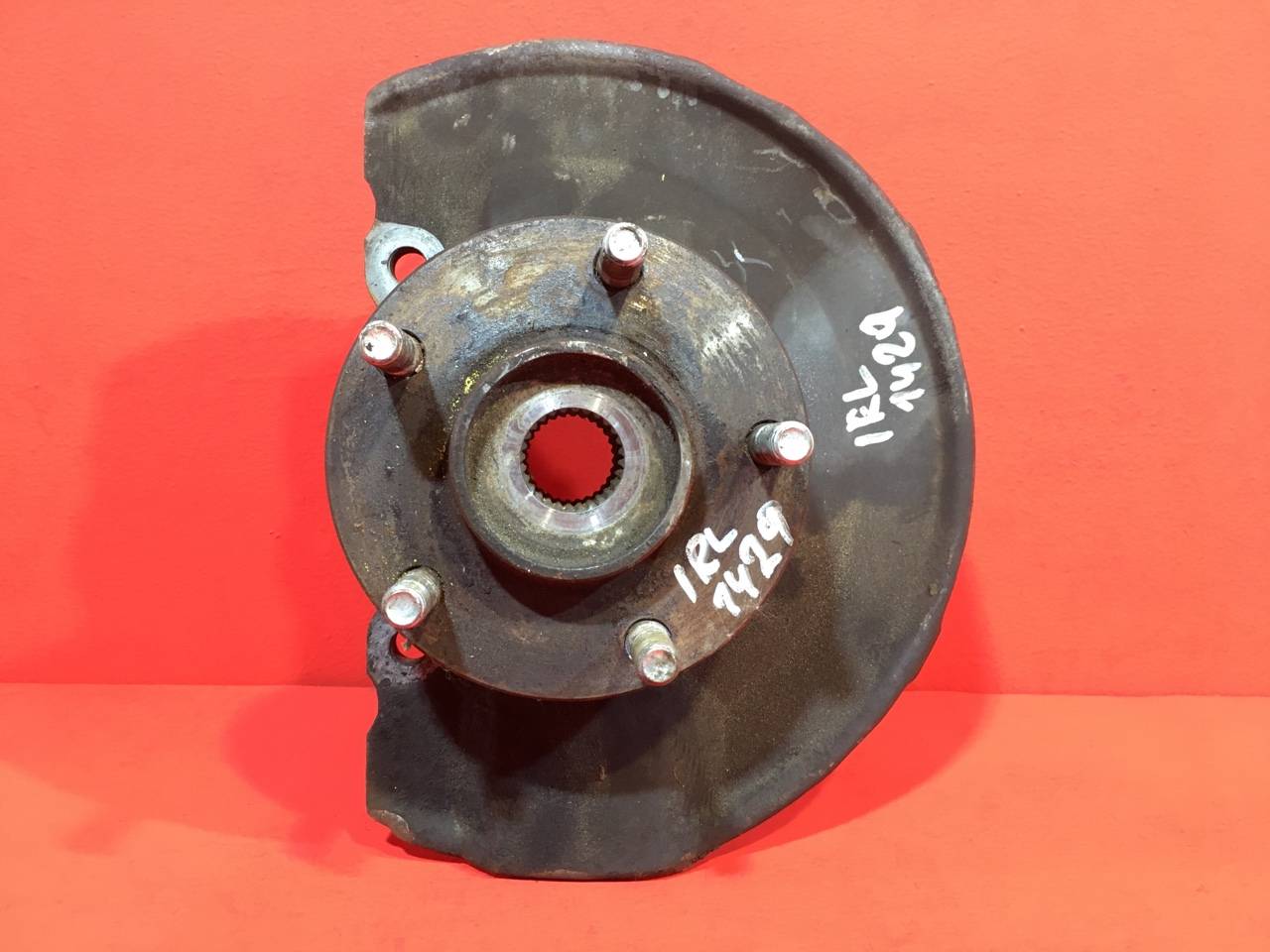 Кулак Mitsubishi Lancer 10