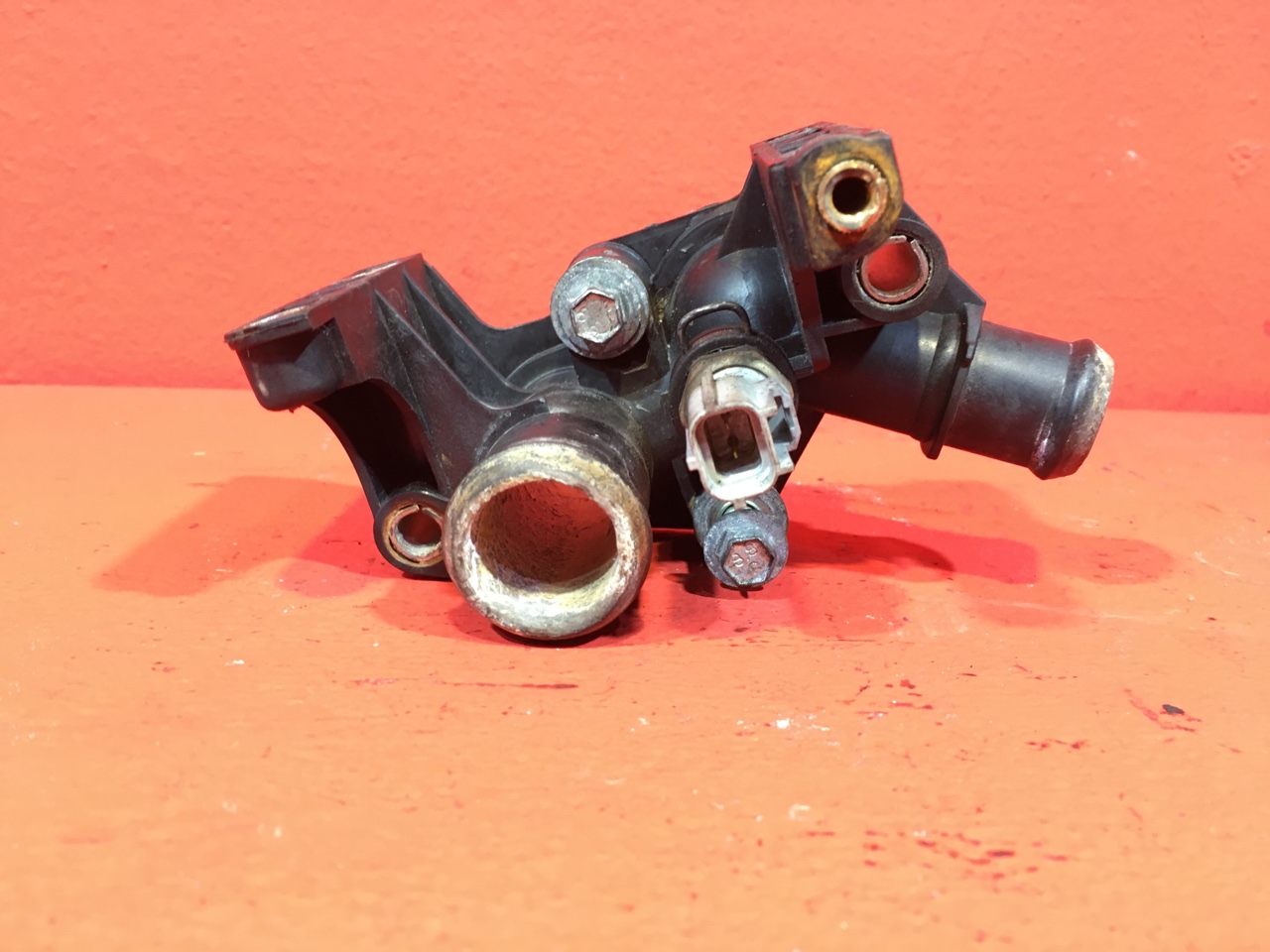 Фланец системы охлаждения Ford C-MAX