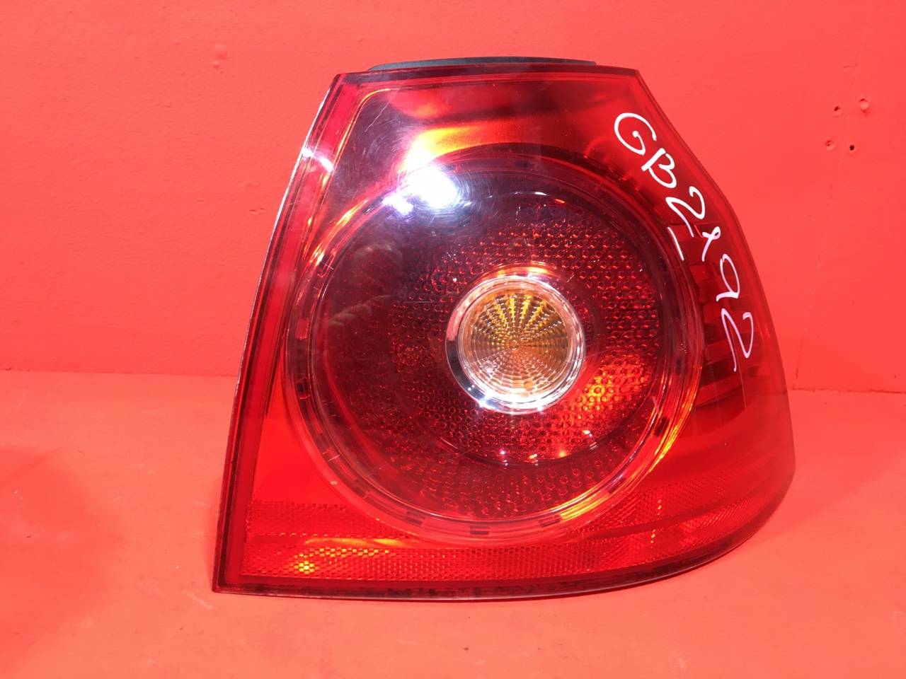 Фонарь Volkswagen Golf 5