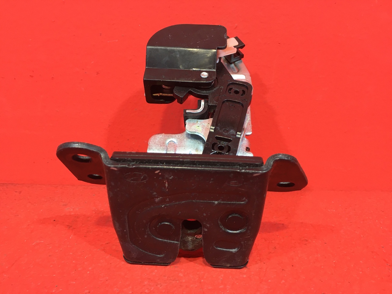 Замок двери багажника Hyundai Santa Fe CM