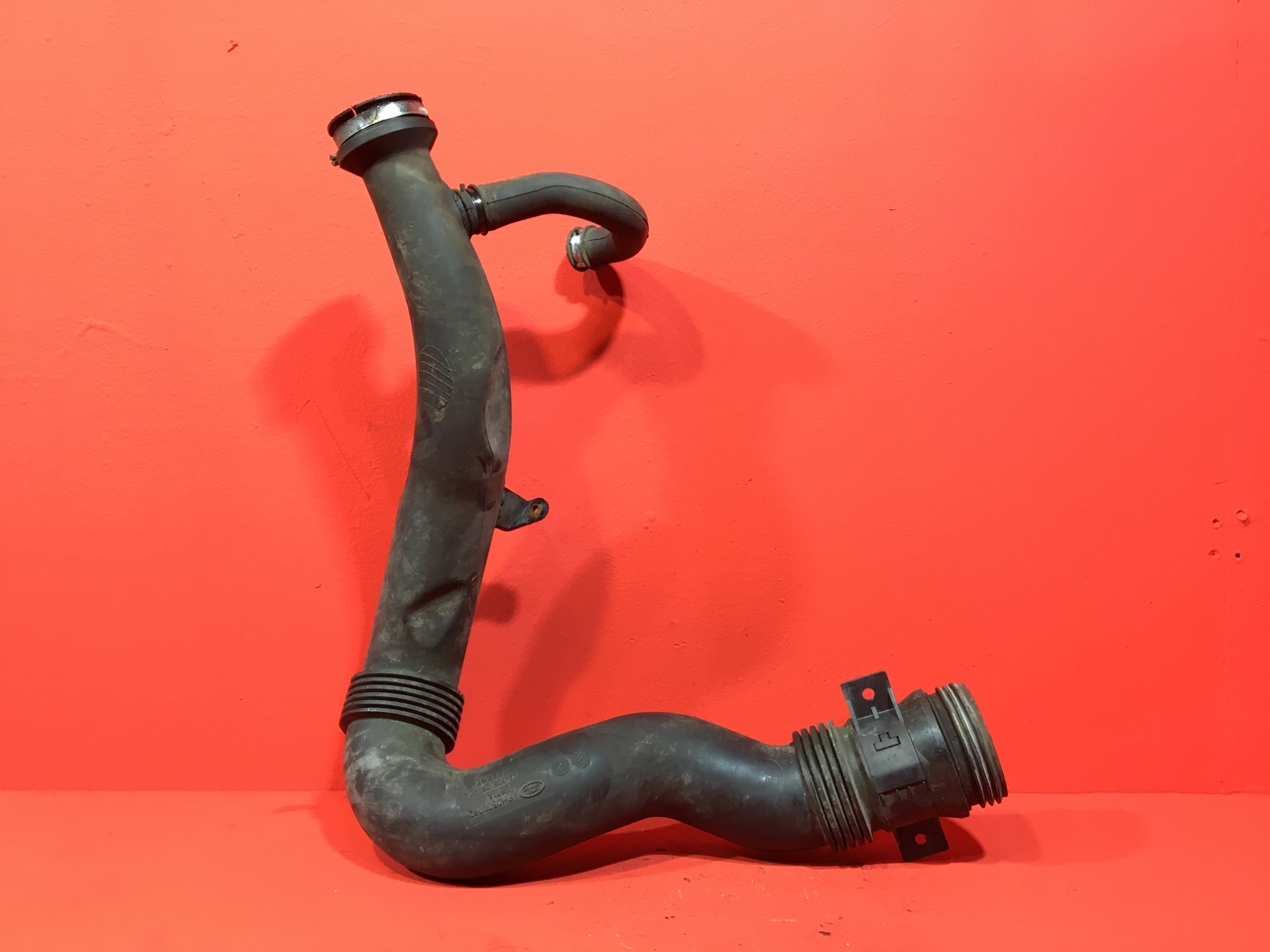 Патрубок на воздушный фильтр Land Rover Discovery 3