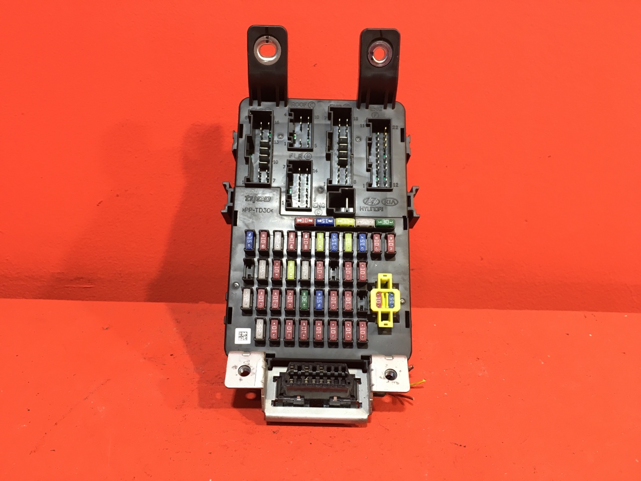 Блок предохранителей в салон Kia Rio JB
