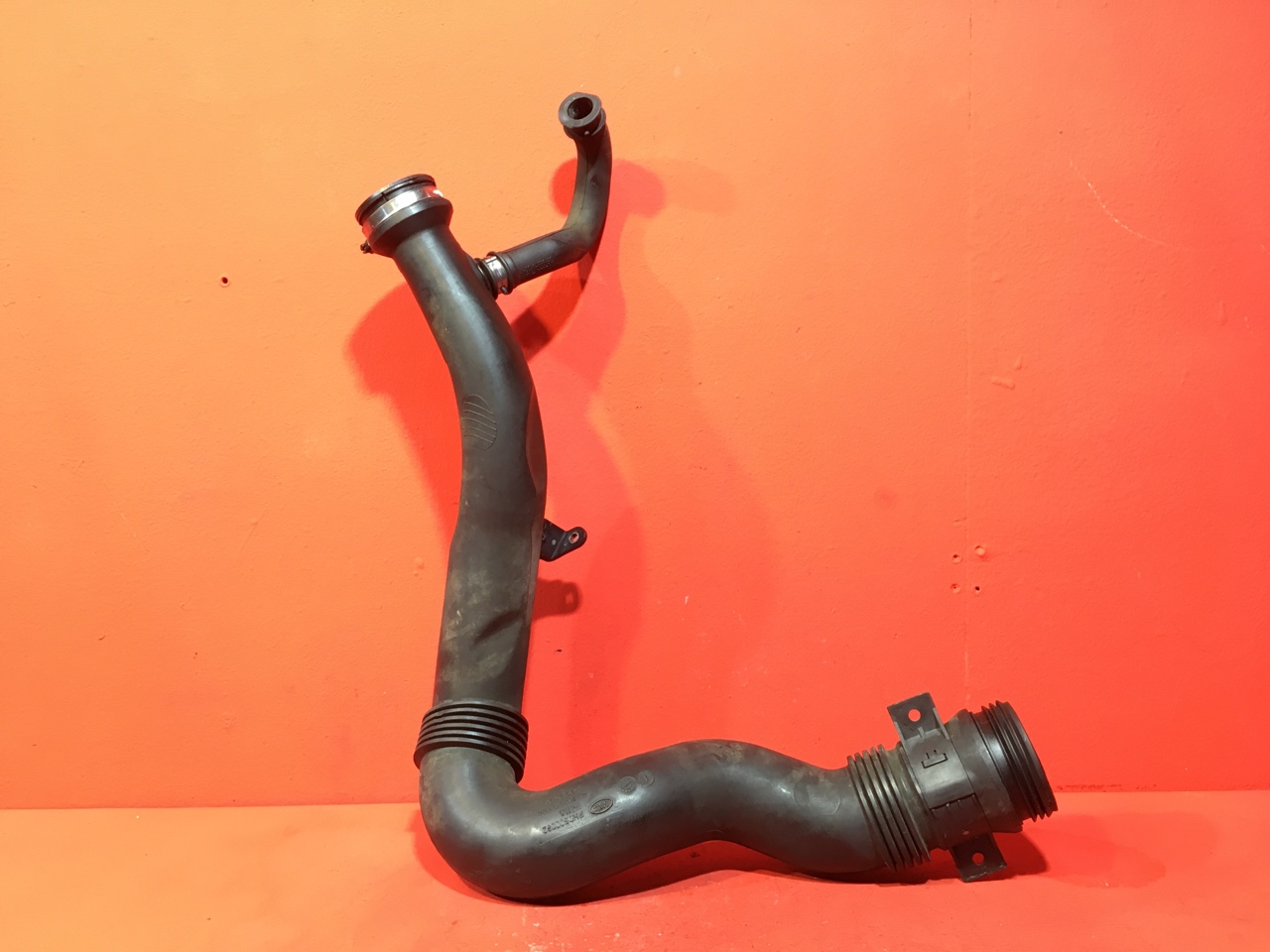 Патрубок воздушной системы Land Rover Discovery 3