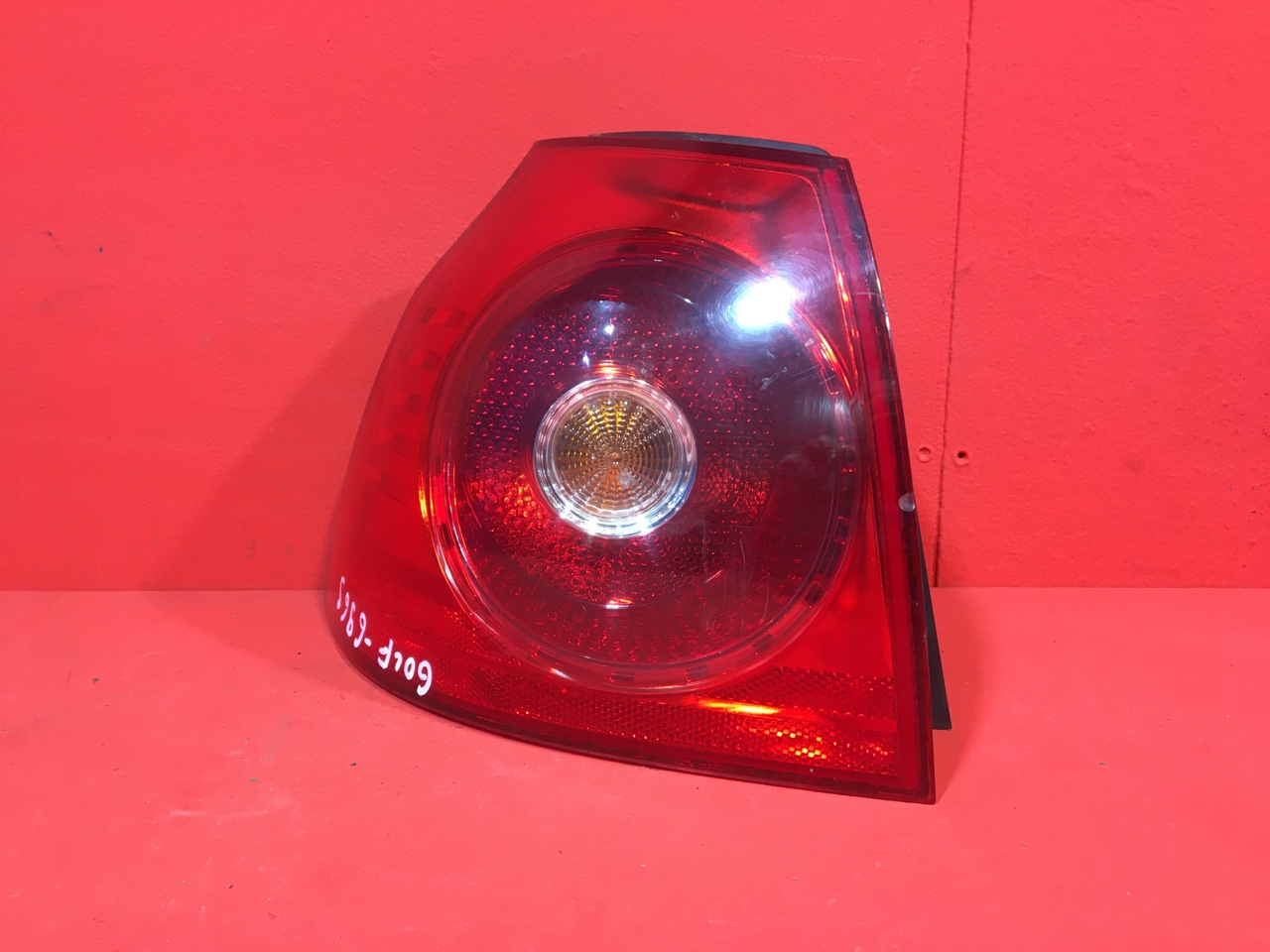 Фонарь Volkswagen Golf 5