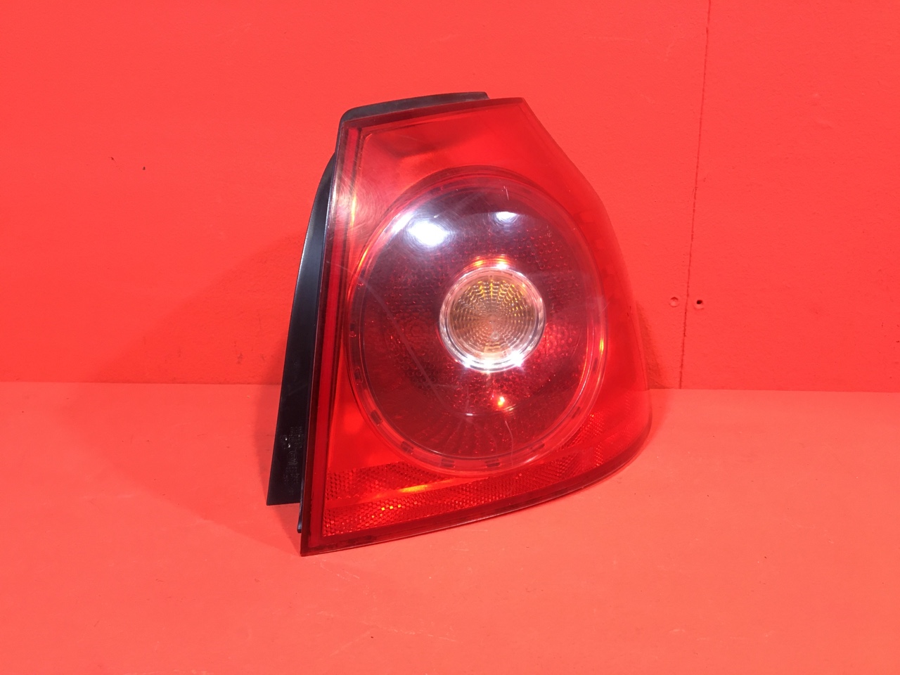 Фонарь Volkswagen Golf 5