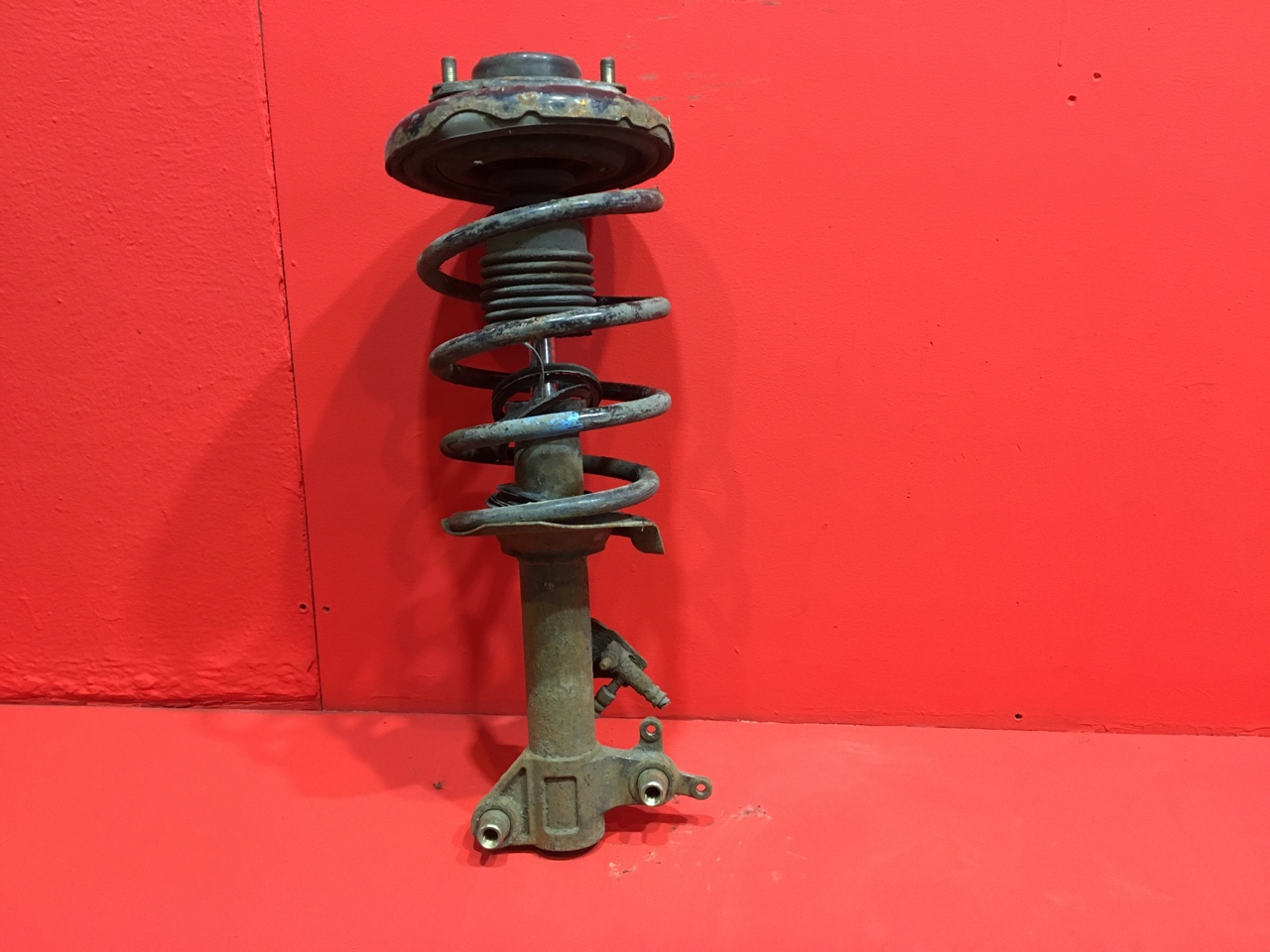 Стойка подвески Nissan Primera P12