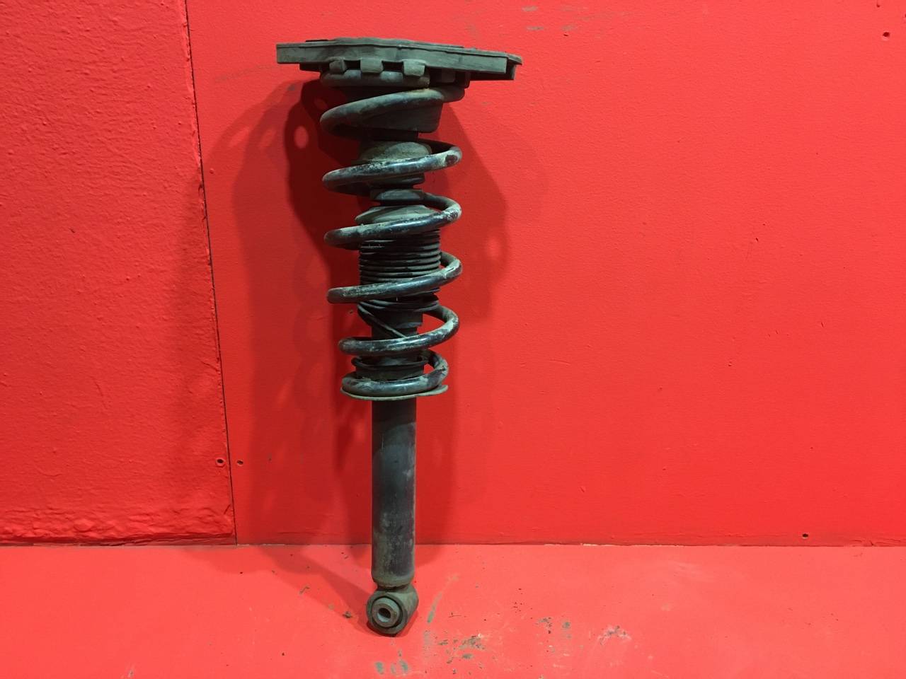 Стойка подвески Nissan Primera P12