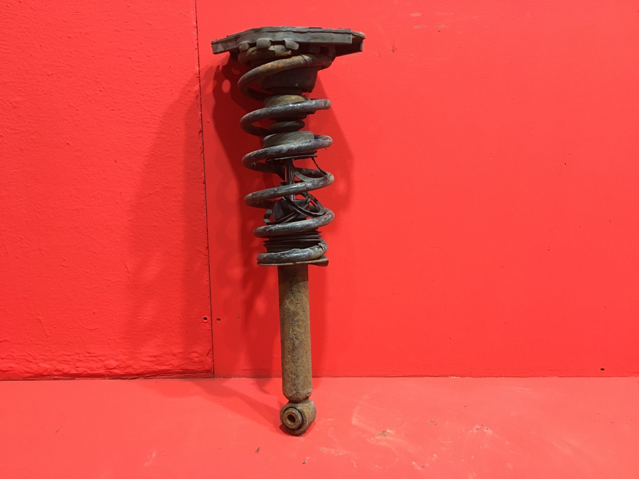 Стойка подвески Nissan Primera P12