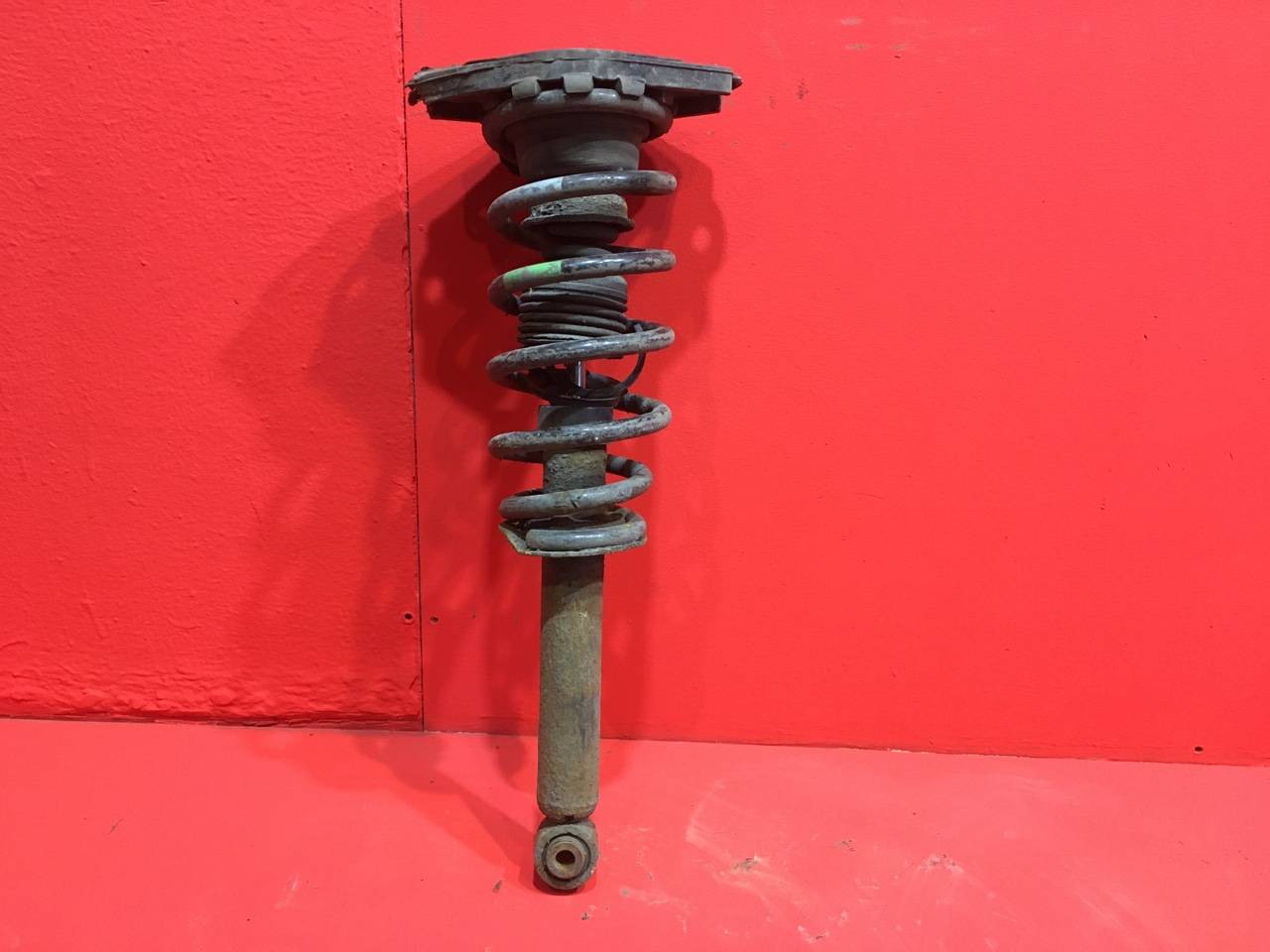 Стойка подвески Nissan Primera P12