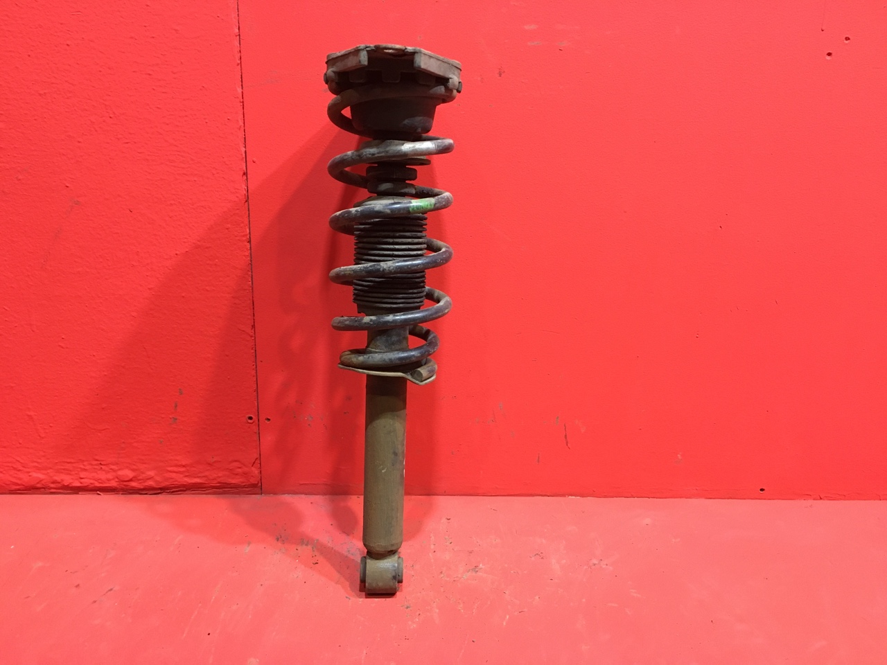 Стойка подвески Nissan Primera P12