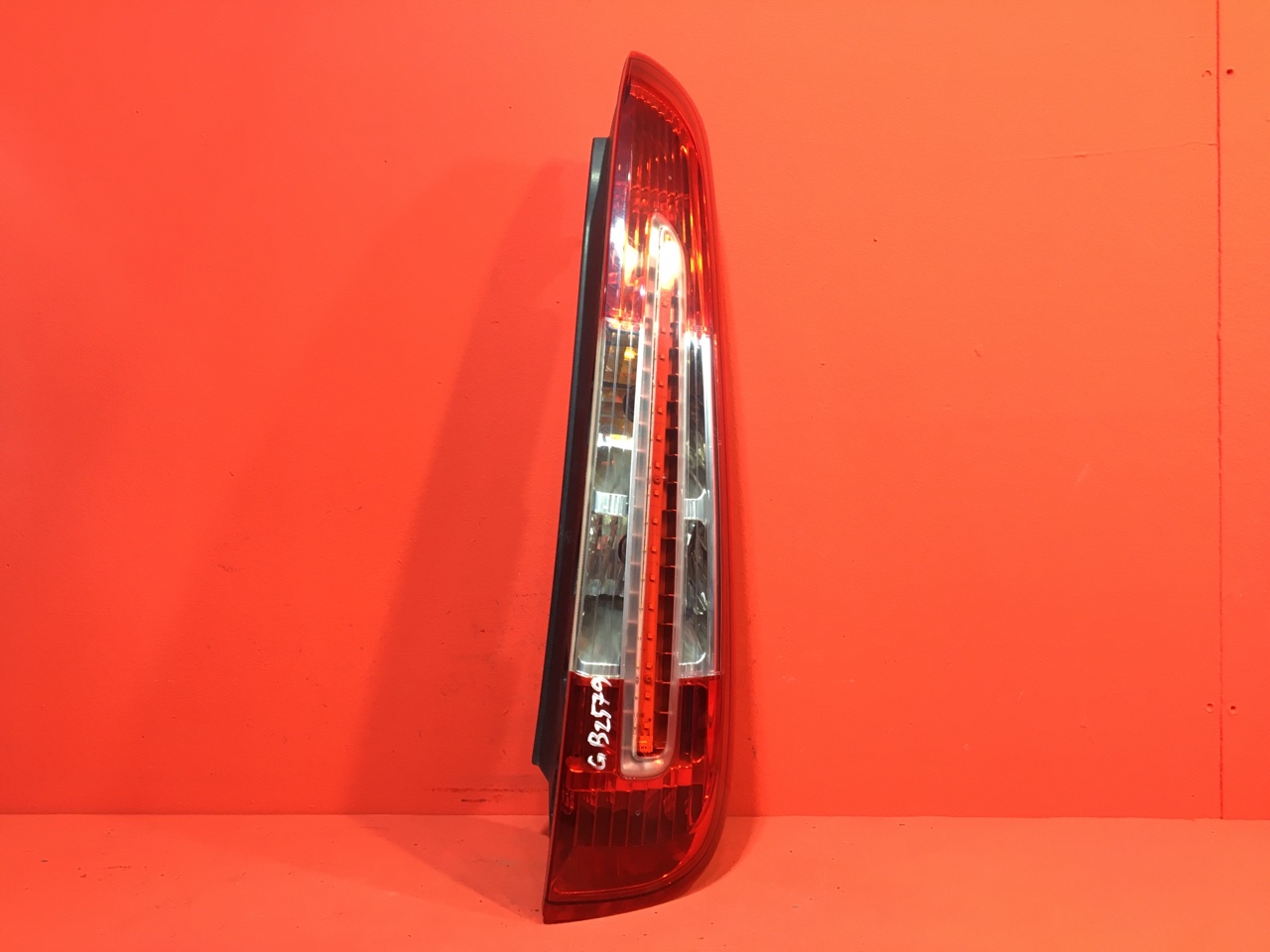 Фонарь Ford C-MAX