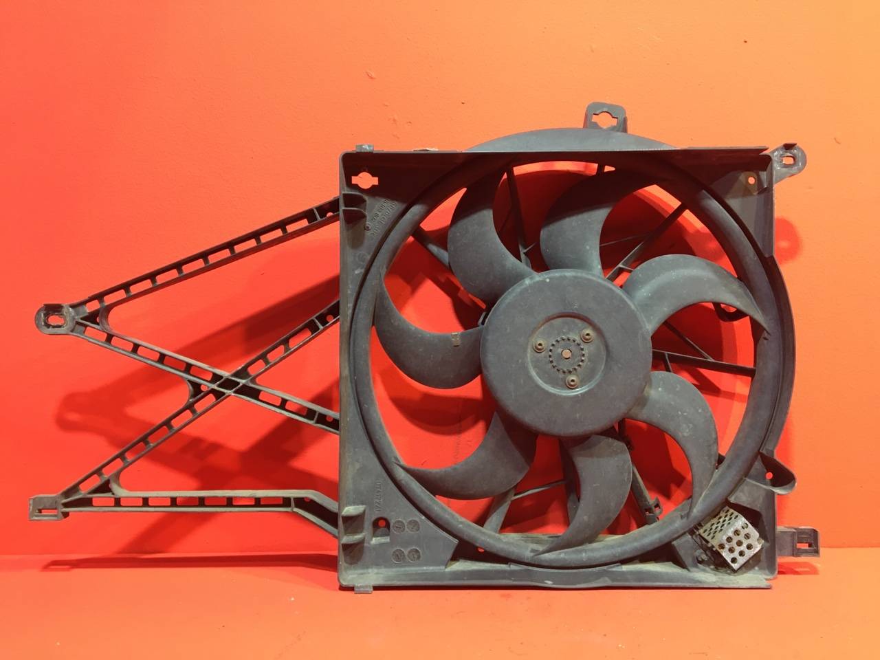 Вентилятор охлаждения двигателя Opel Astra H