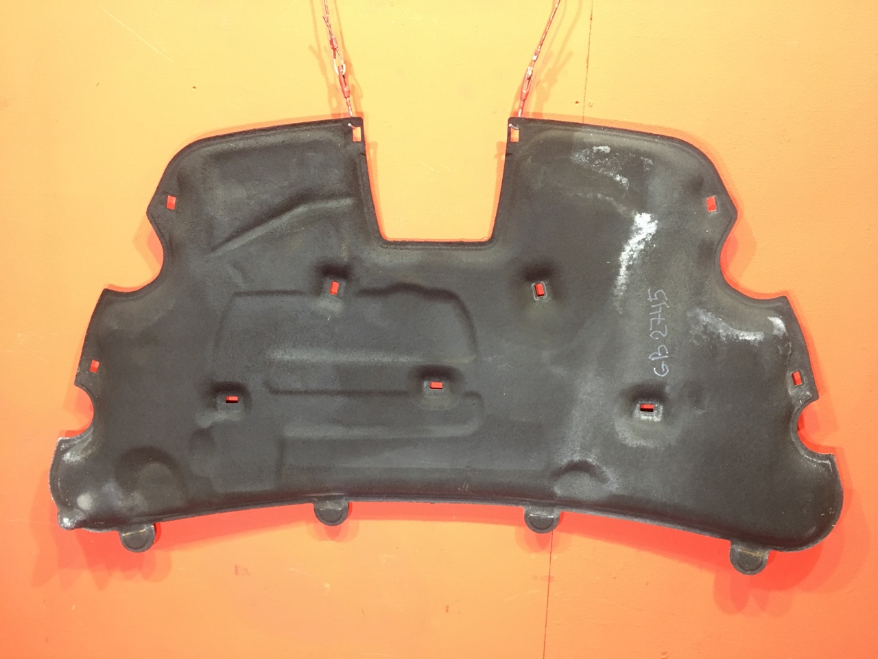 Шумоизоляция капота Ford Focus 2