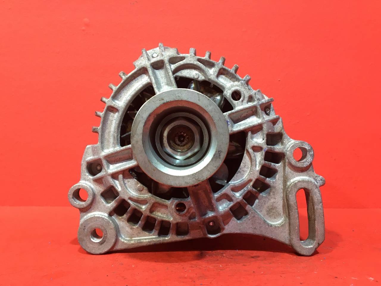 Генератор Volkswagen Golf 5