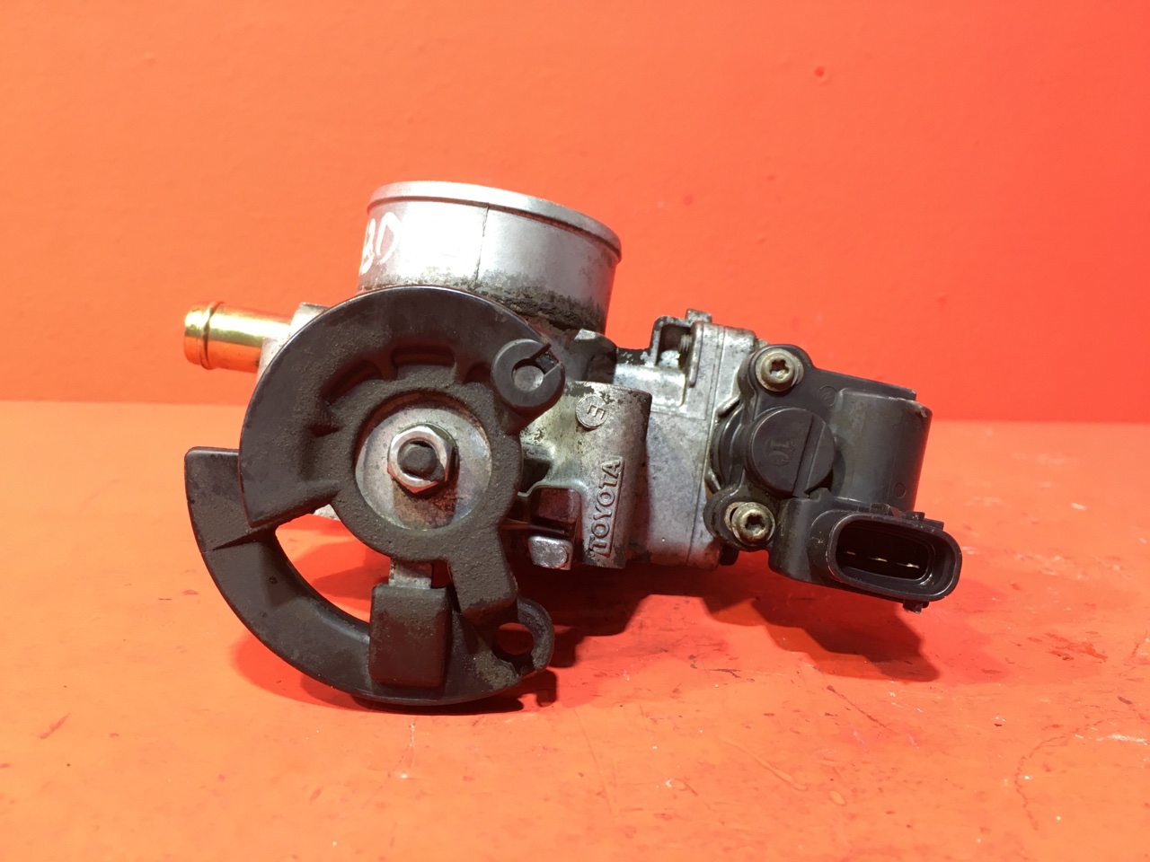 Дроссельная заслонка Toyota Corolla E11