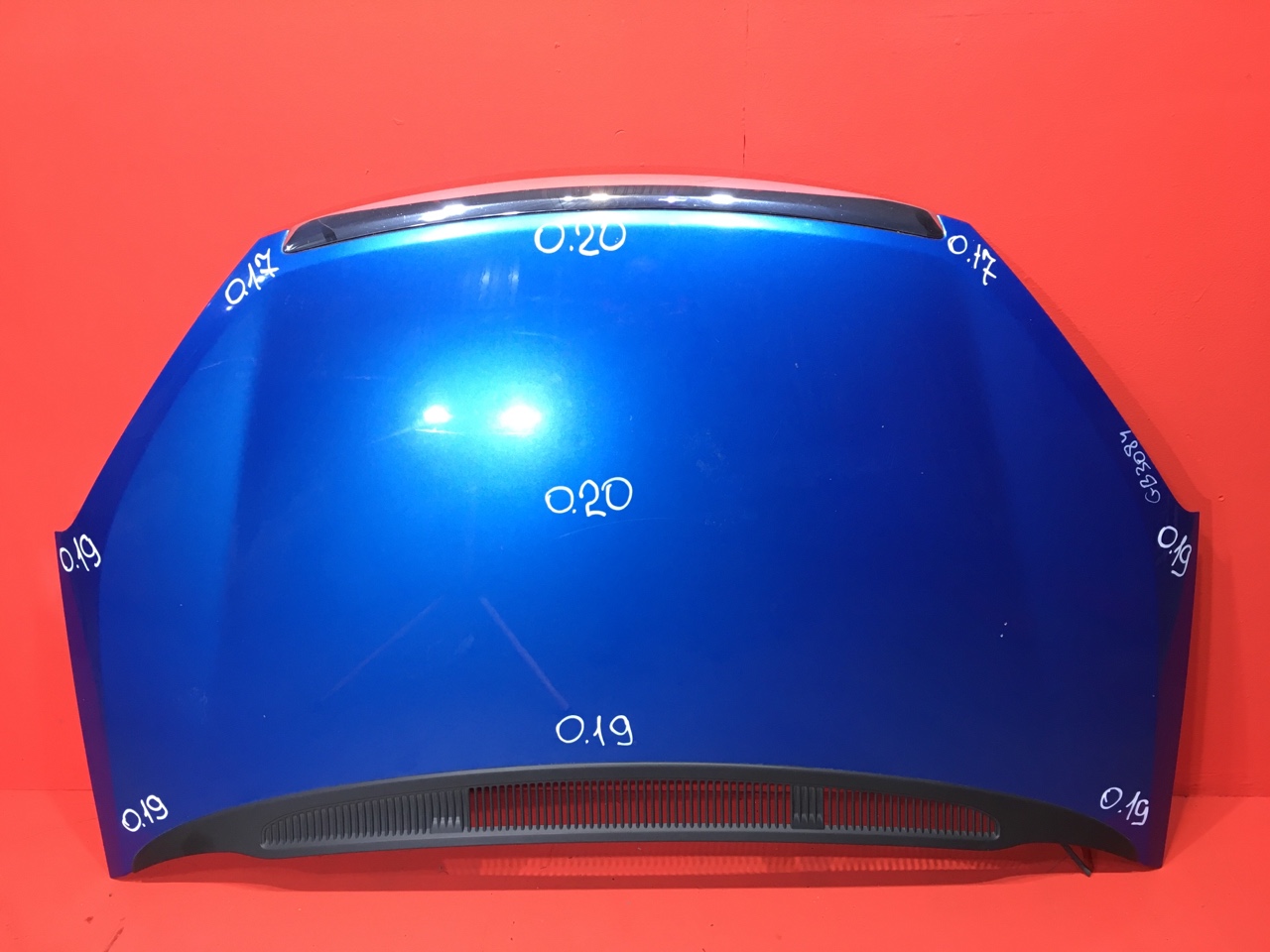 Капот Ford C-MAX