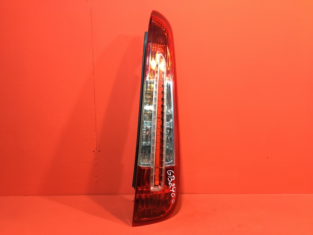 Фонарь Ford C-MAX