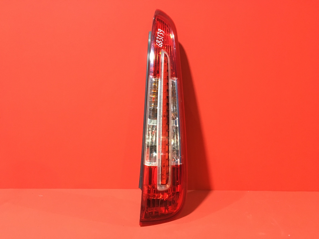 Фонарь Ford C-MAX