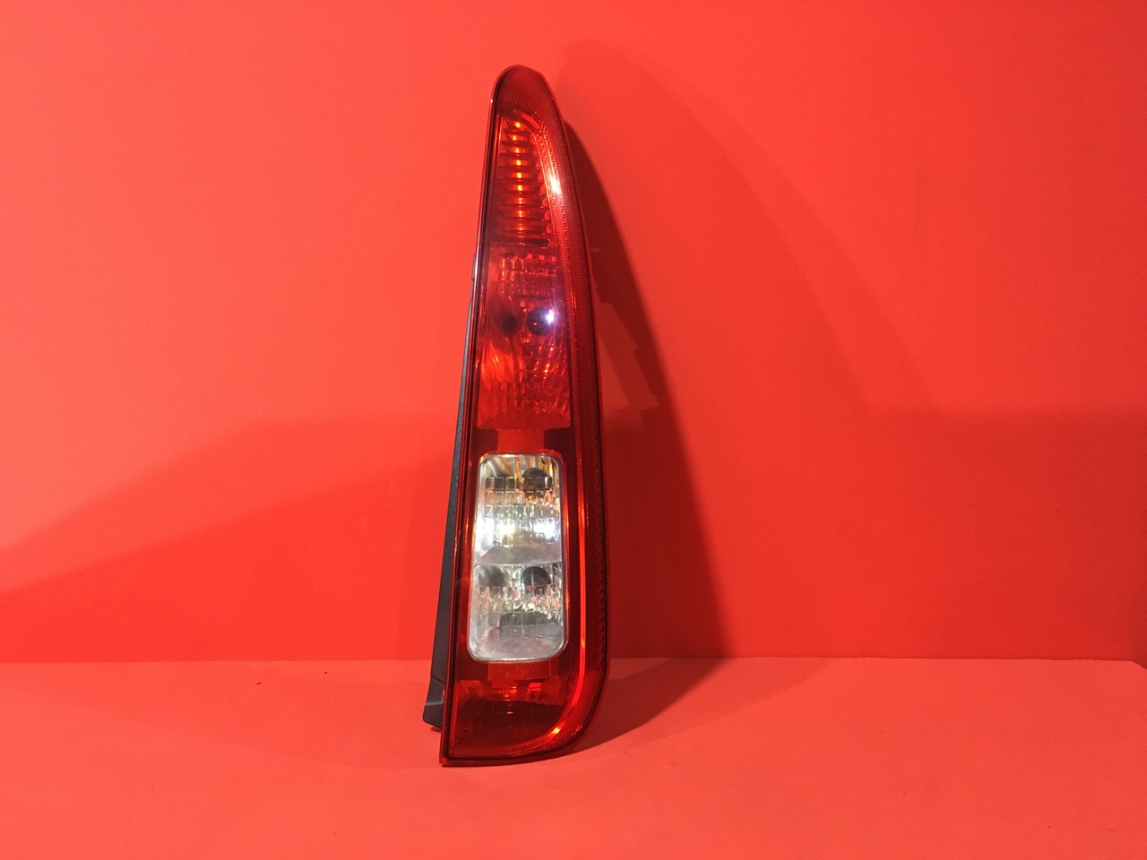 Фонарь Ford Fusion