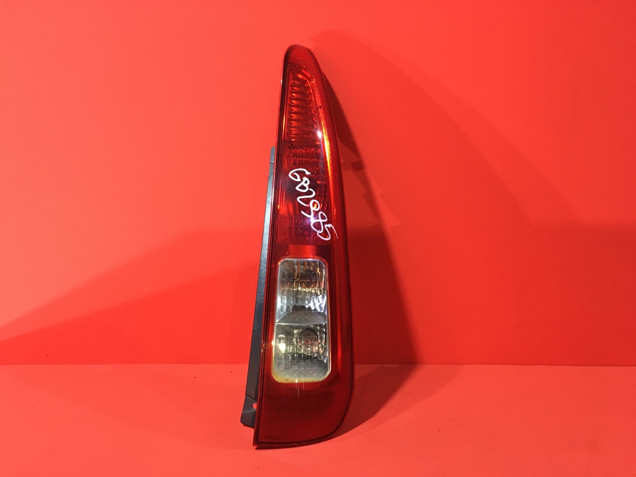 Фонарь Ford Fusion