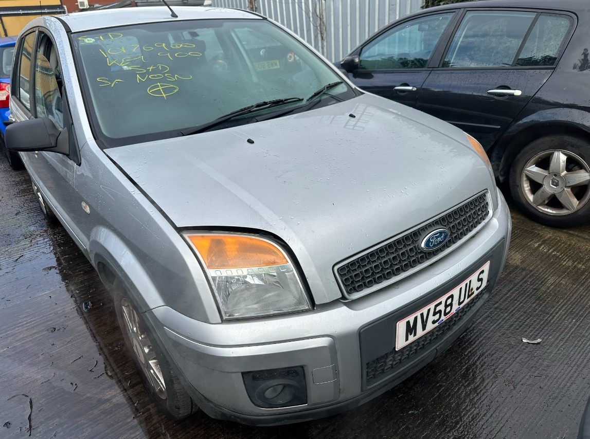 Крыло Ford Fusion