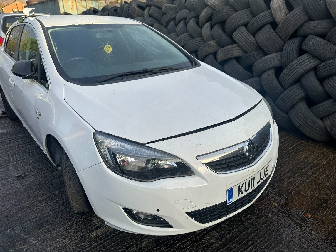 Капот Opel Astra J