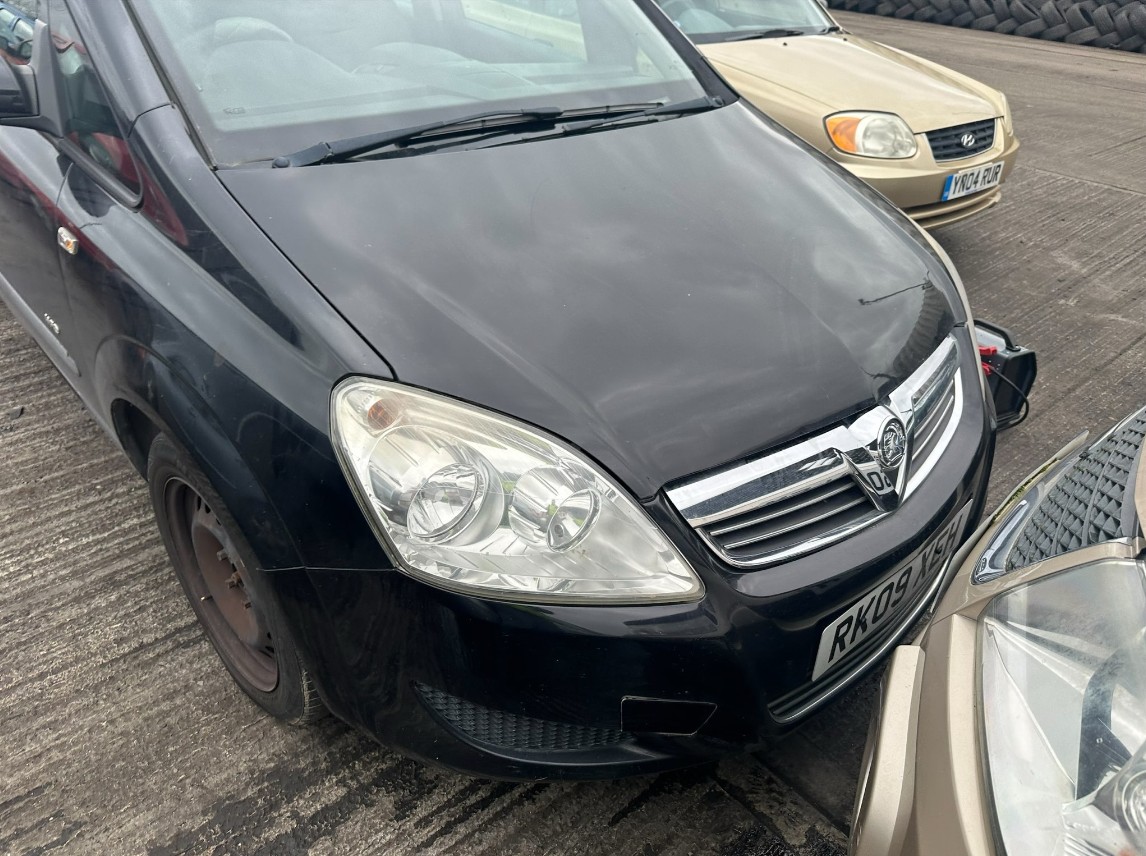 Крыло Opel Zafira B