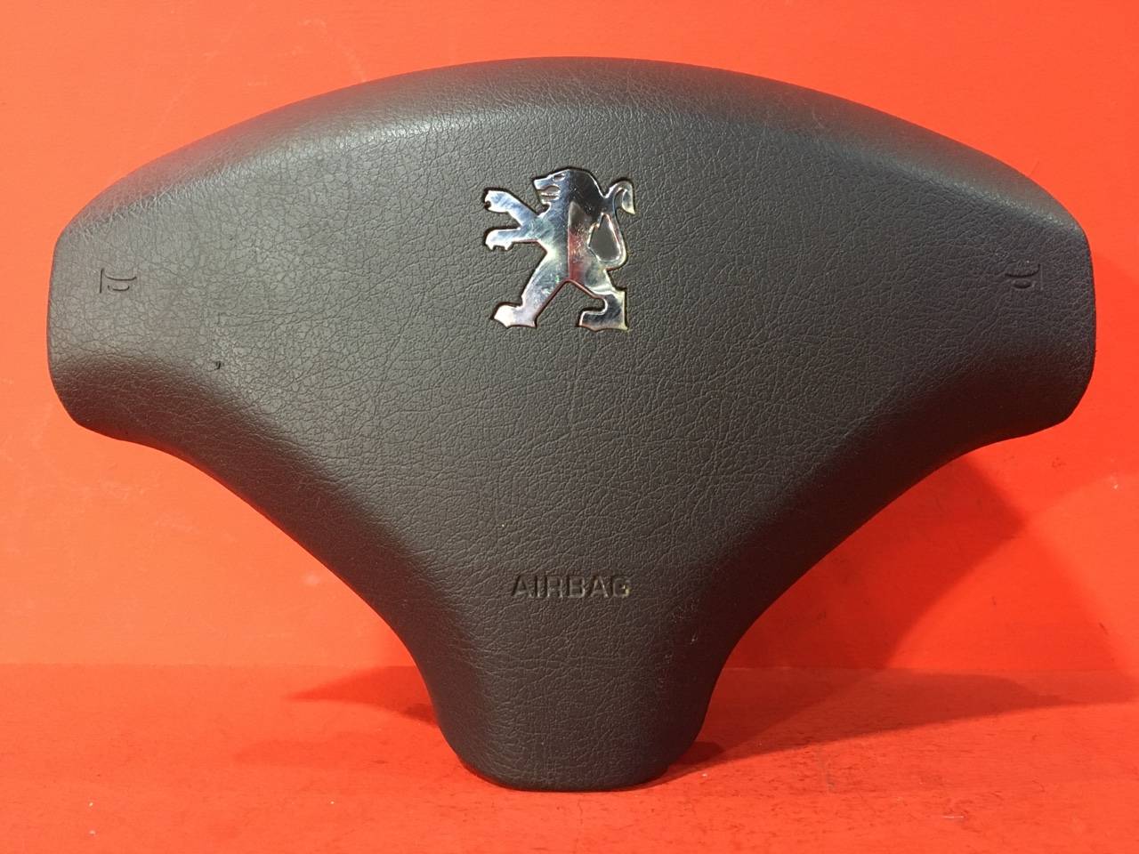 Подушка безопасности в руль Peugeot 308