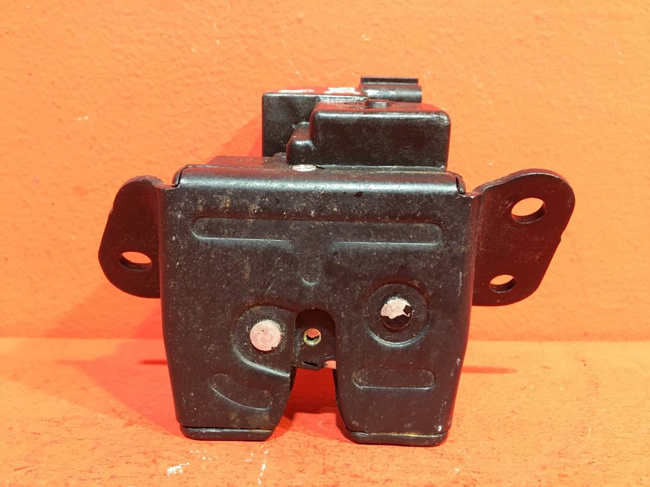 Замок двери багажника Kia Venga