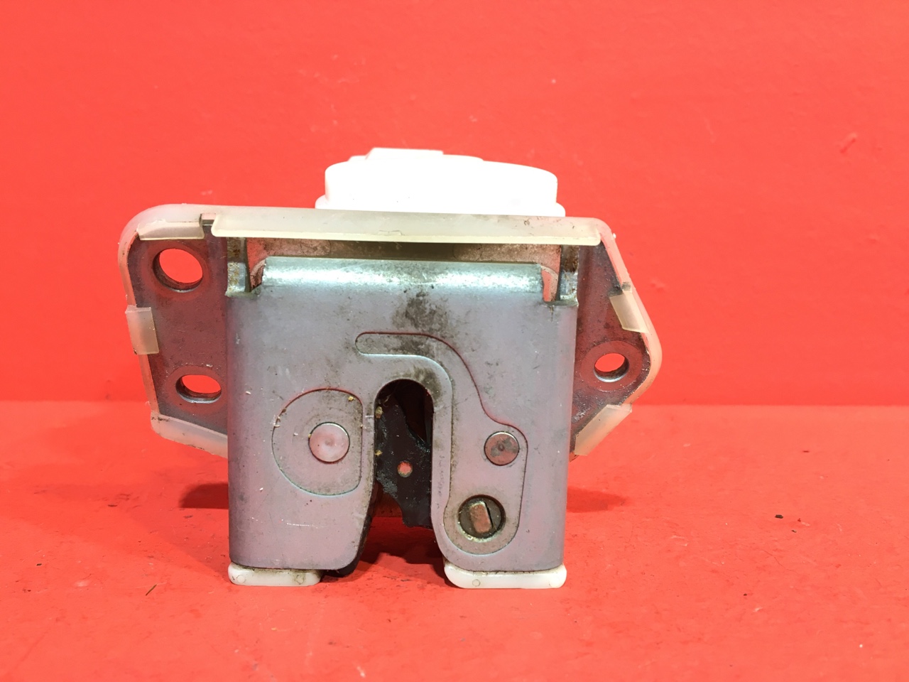 Замок двери багажника Suzuki SX4