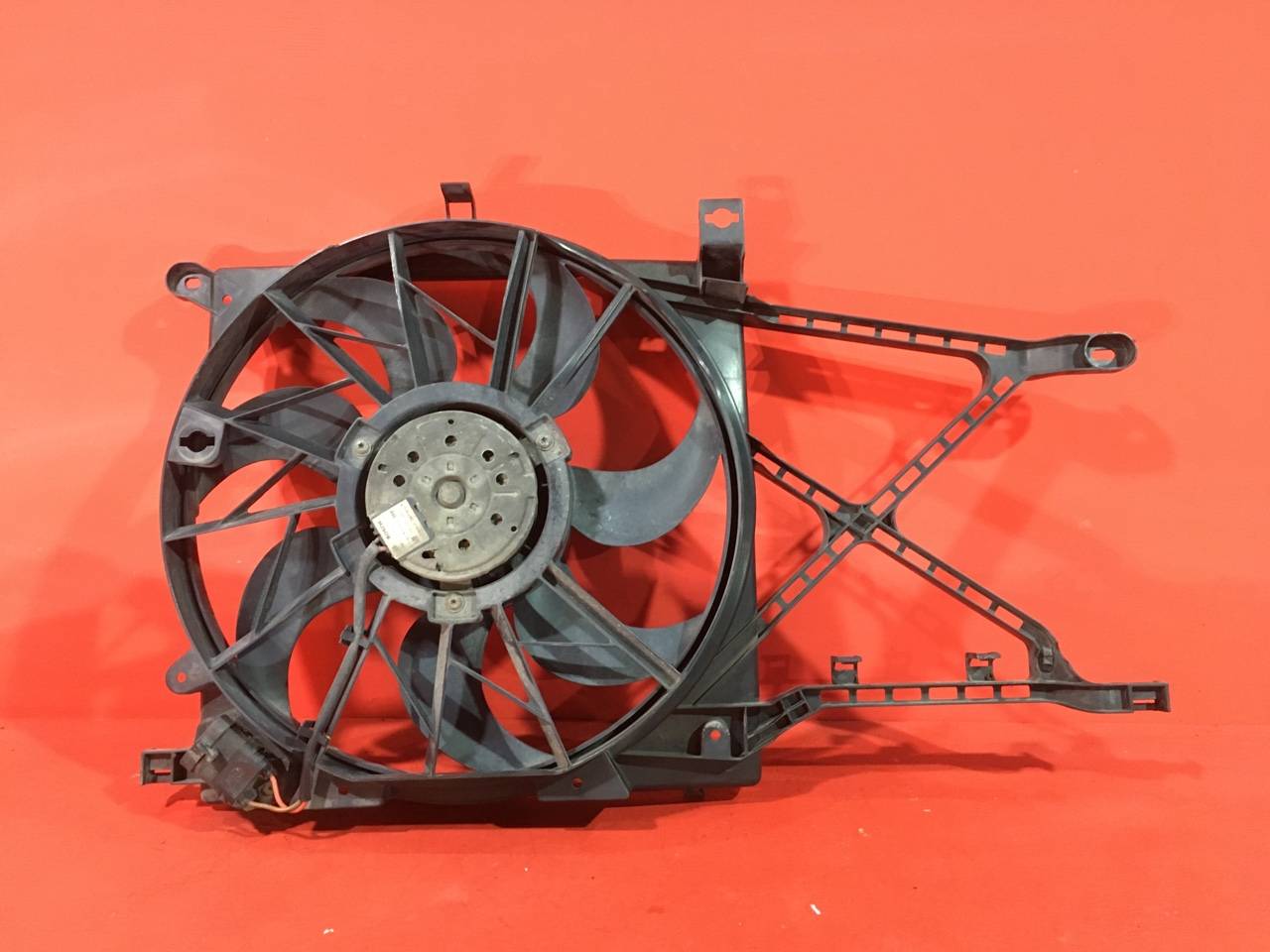 Вентилятор охлаждения двигателя Opel Astra H