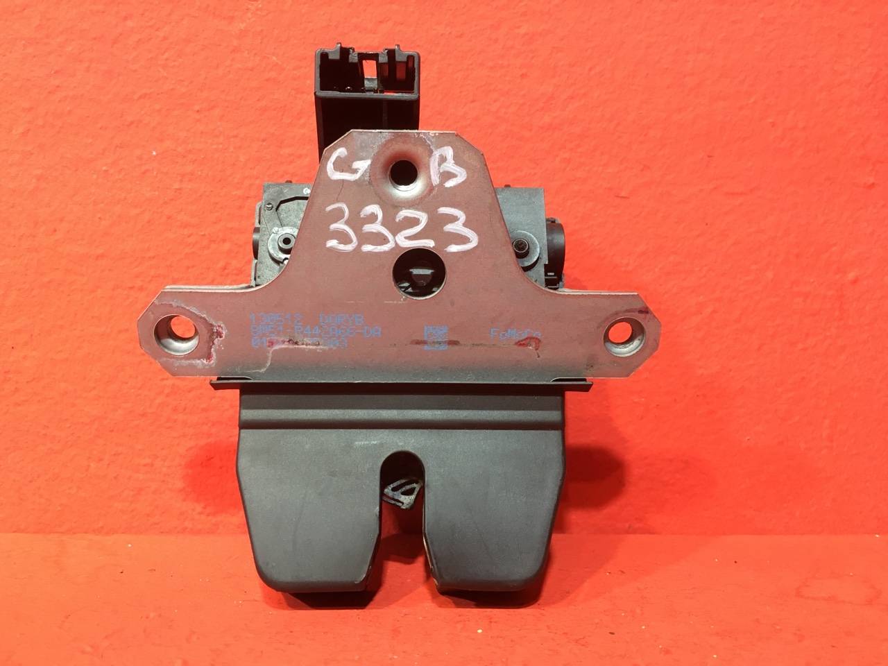 Замок двери багажника Ford Focus 3