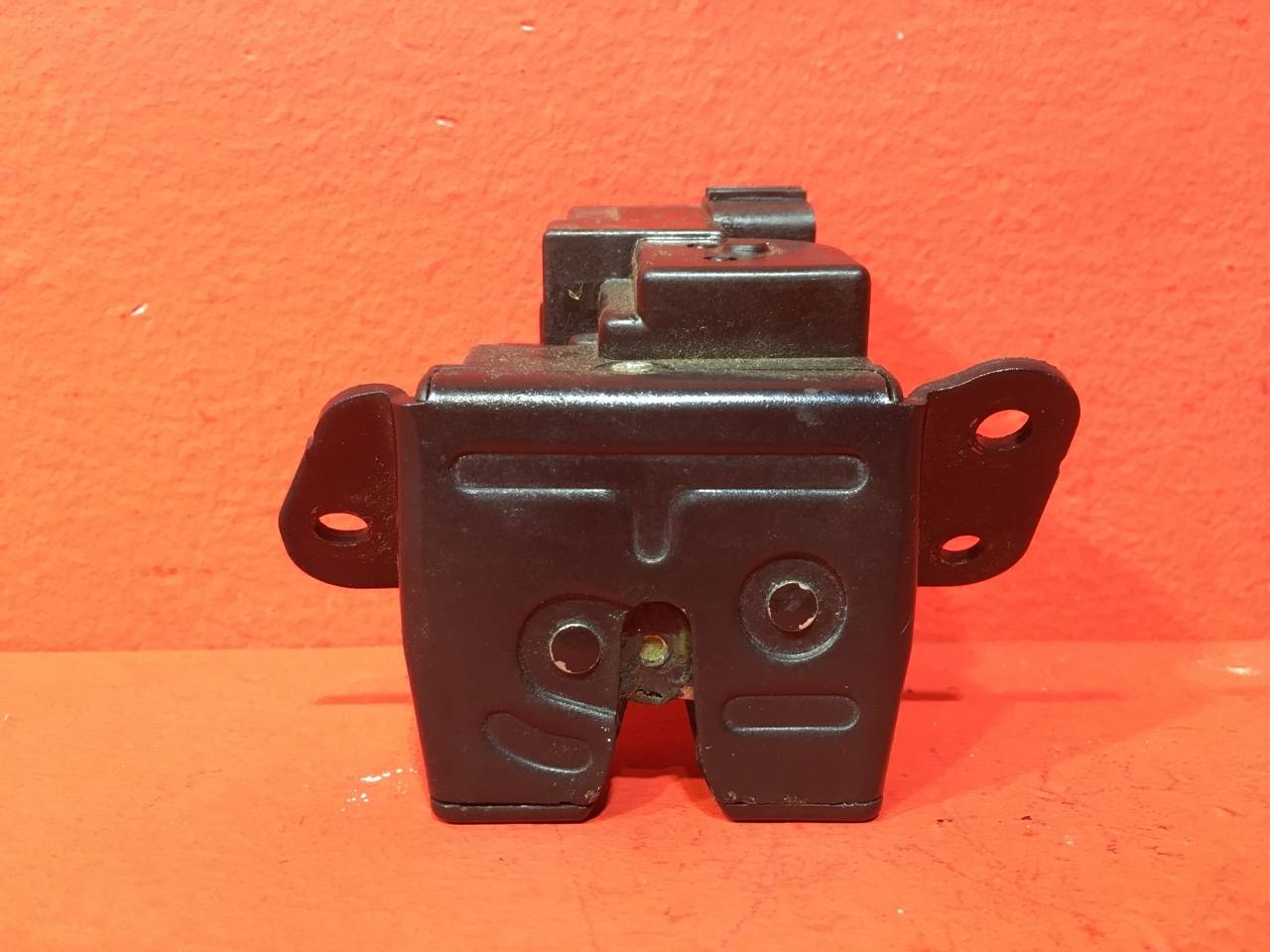 Замок двери багажника Kia Ceed