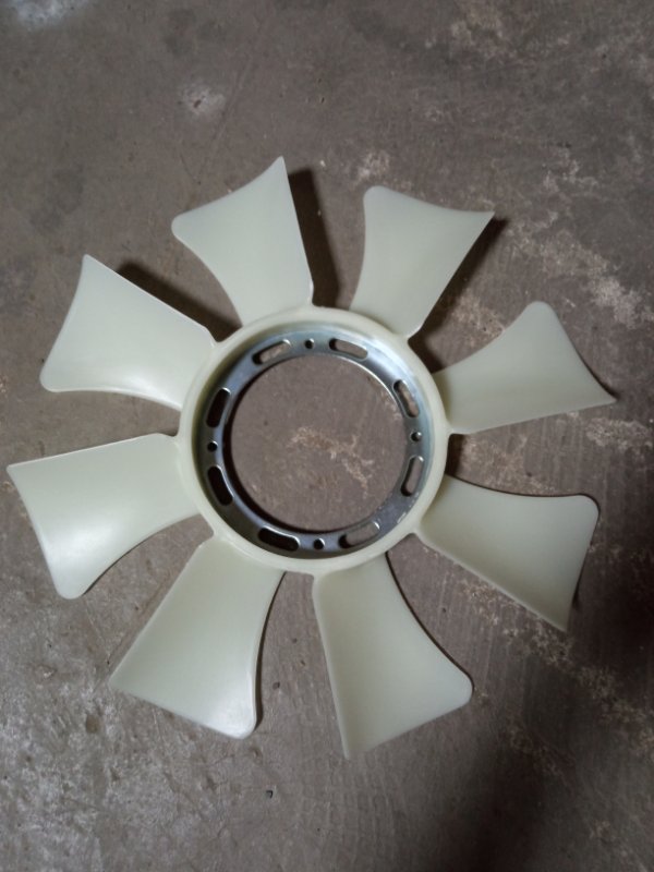 Вентилятор охлаждения радиатора Isuzu Elf NKR69 4JG2