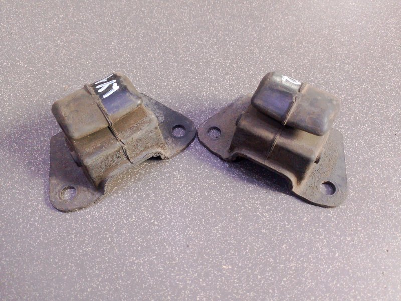 Отбойник нижнего рычага Toyota Toyoace LY102-0001204 5L-4780062 1999 (б/у)