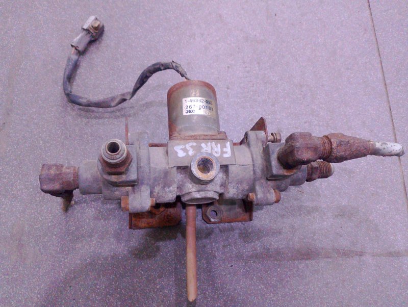 Клапан тормозной системы Isuzu Forward FRR33 (б/у)