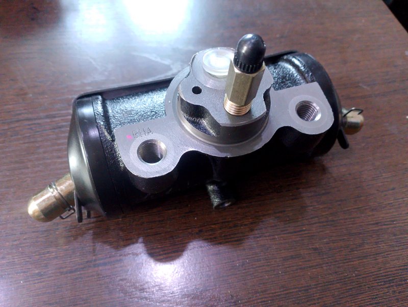 Рабочий тормозной цилиндр Hino Ranger FR 1985 передний левый