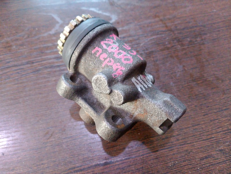 Рабочий тормозной цилиндр Toyota Dyna BU102 передний левый