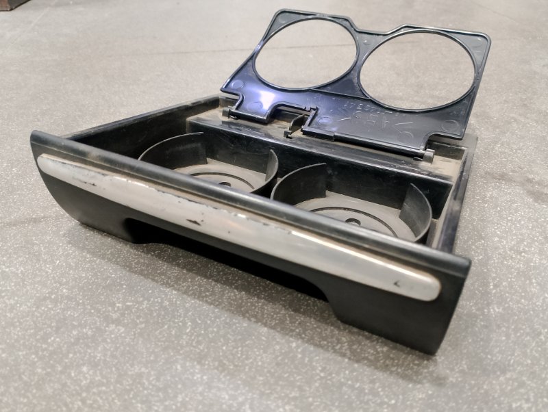 Подстаканник Mitsubishi Fuso Canter FB501 4M40 1993 (б/у)