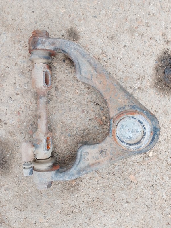Рычаг подвески верхний Toyota Toyoace BU306-5001481 4B 2001 передний правый (б/у)