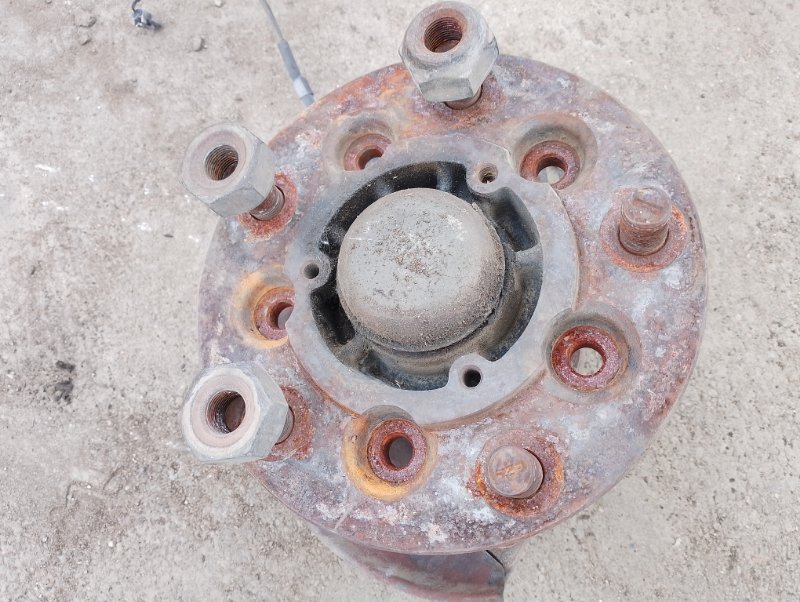 Ступица Toyota Toyoace BU306-5001481 4B 2001 передняя левая (б/у)