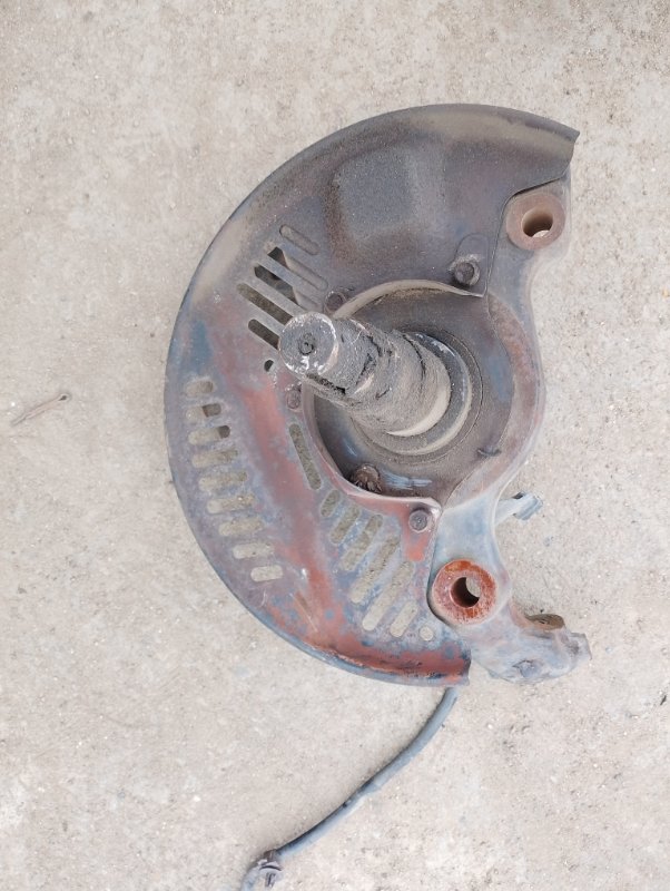 Цапфа Toyota Toyoace BU306-5001481 4B 2001 правая (б/у)