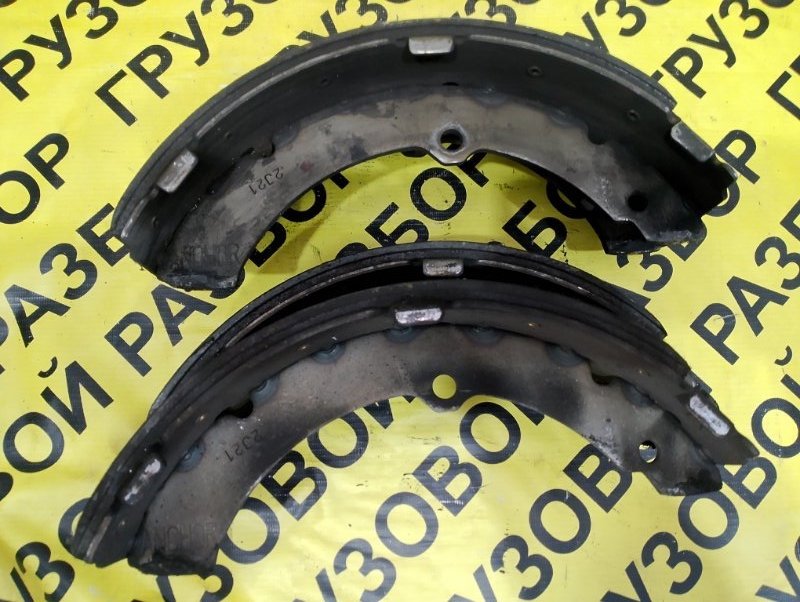 Тормозные колодки Toyota Toyoace XZU410 J05C заднее (б/у)