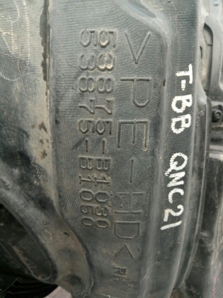 Подкрылок Toyota Bb QNC21 передний правый (б/у)