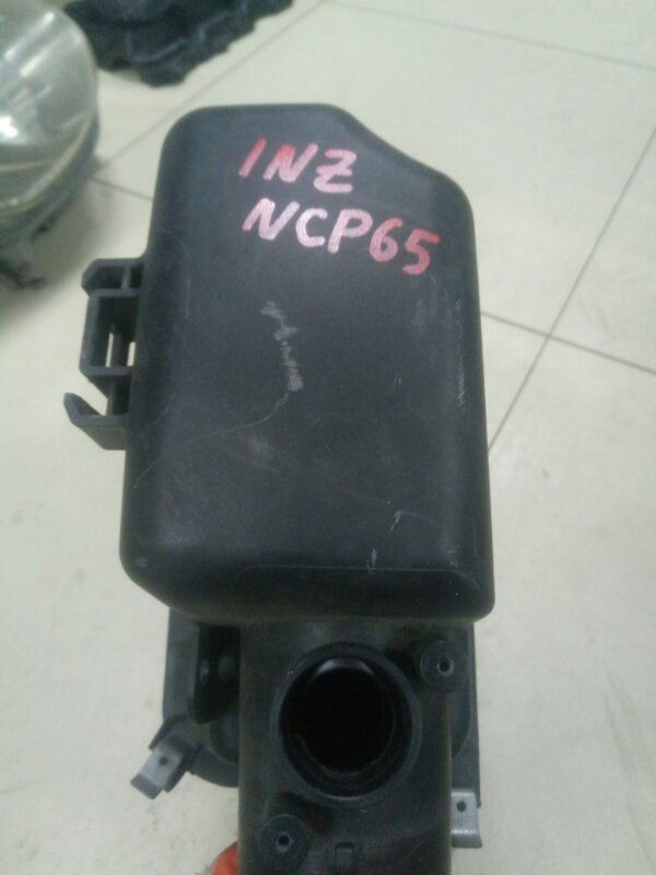 Корпус воздушного фильтра Toyota Ist NCP65 1NZFE (б/у)