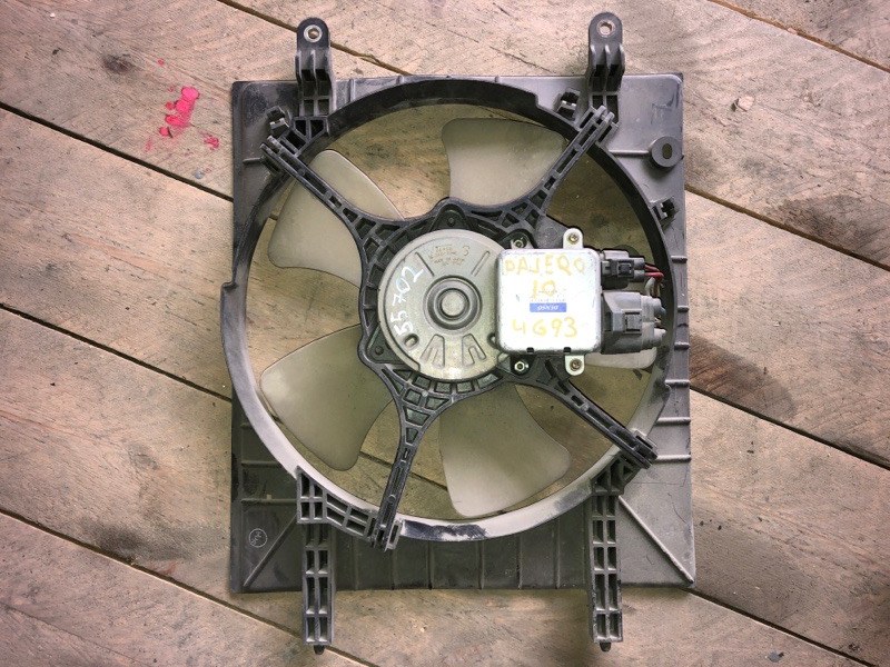 Диффузор радиатора Mitsubishi Pajero Io H76W 4G93 (б/у)
